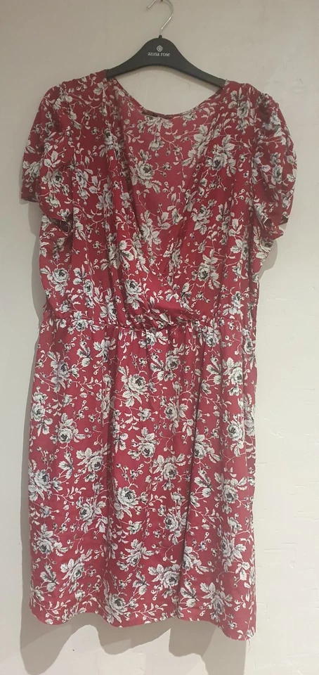 NEW LOOK Floral Rose Print Purple Burgandy Blouse Top Size UK 22 - Image 1 of 4