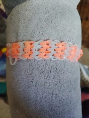 Pulsera Rainbow Loom Brilla en la Oscuridad Naranja Flujo  Foto 1 de 2