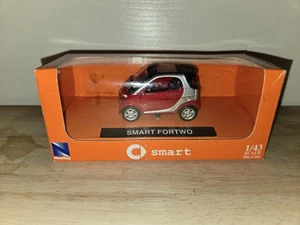 2011 NEW-RAY SMART FROTWO 1:43 SCALE RED & SILVER DIE CAST SMART CAR NEW IN BOX - Picture 1 of 11