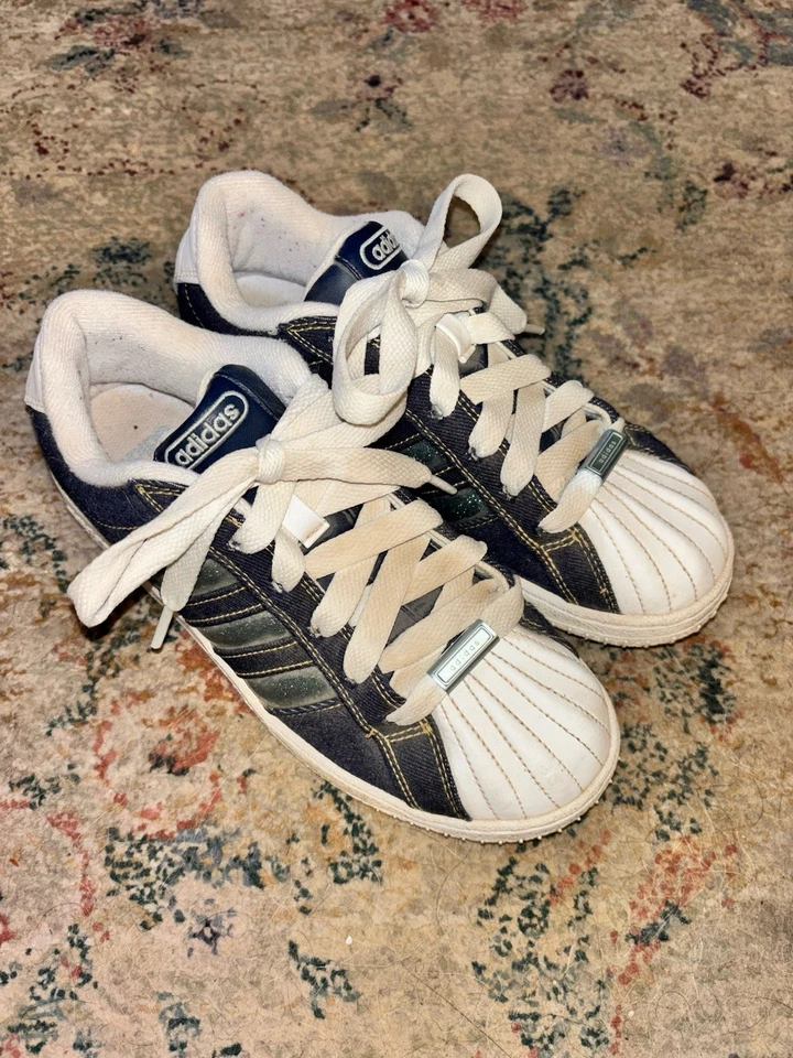Adidas Superstars jeans vintage Y2K com detalhes de couro e listras de glitter  - Imagem 1 de 4
