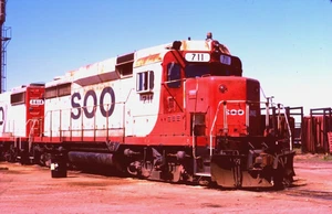 ORIGINAL KODACHROME SLIDE OF SOO LINE GP-30 #711 N. FOND DU LAC, WI MAY 7, 1984 - Picture 1 of 1