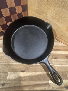 Favorite Pique Ware "The Best to Cook In" - #8 Cast Iron Skillet - Picture 1 of 9