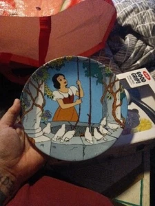 Disney's Snow White and the Seven Dwarfs AT THE WISHING WELL First Edition Plate - Picture 1 of 3