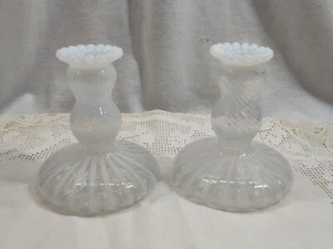 Mundgeblasenes Paar Kerzenständer aus opalisierendem Glas gestreift Wirbel - Bild 1 von 20