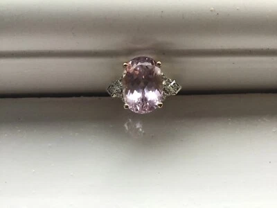 Hermoso solitario de 8,25 quilates Kolum Kunzite corte ovalado con detalles oro 9k certificado de autenticidad Foto 1 de 4