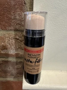 NEW Revlon PhotoReady Insta-Filter Foundation, 320 True Beige .9 fl. oz./27 mL - Picture 1 of 2