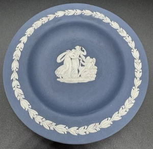 Wedgwood Jasperware Blue Round Trinket Plate Marked England 4.5" Women and Cupid - Picture 1 of 9