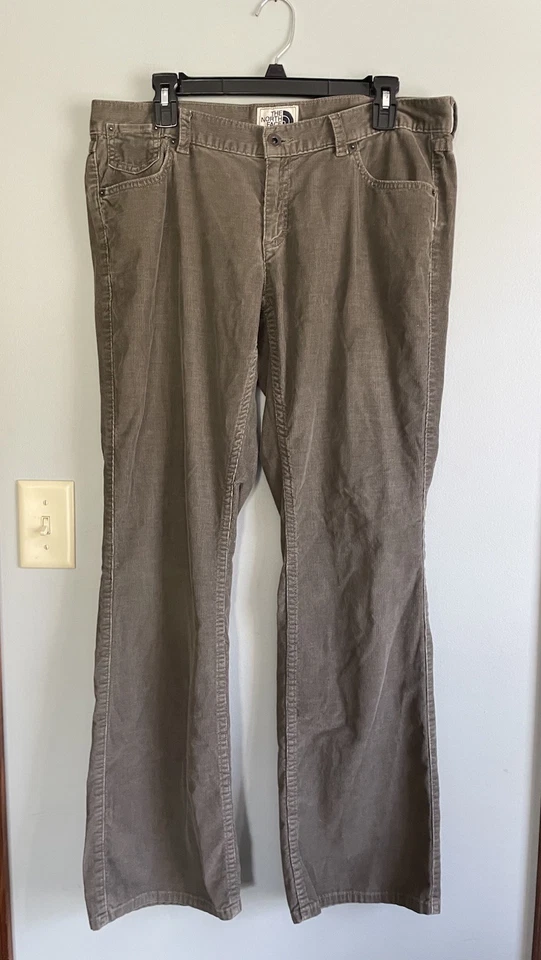 Pantalones para mujer The North Face 14 gris pana pierna recta informales bolsillos exteriores Foto 1 de 4
