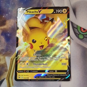 Pikachu V 043/185 Swsh04: Vivid Voltage Holo - Picture 1 of 2