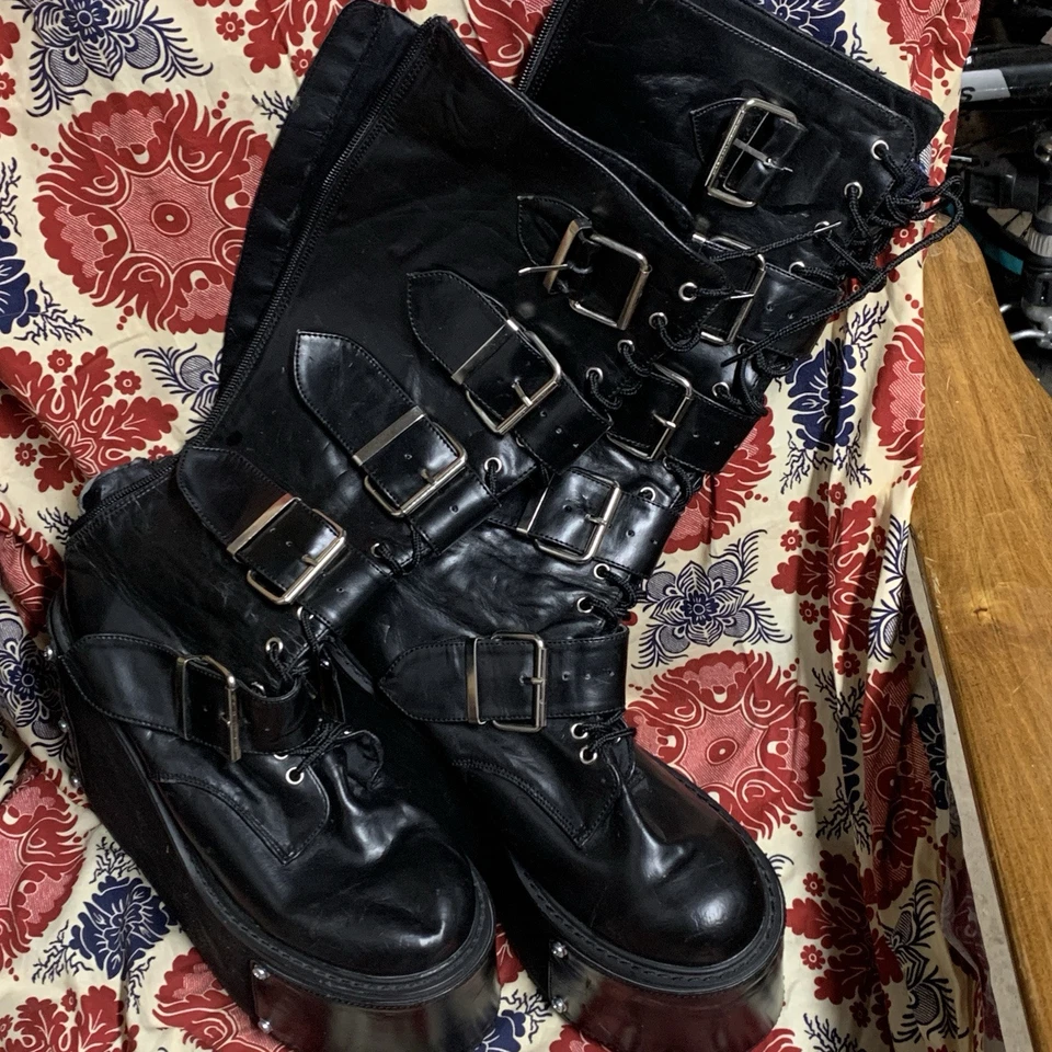 Botas femininas Demonia Transformer-800 tamanho 9-10 - Leia a descrição - Imagem 1 de 4