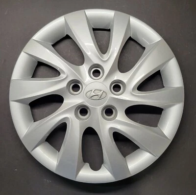 One Wheel Cover Hub cap 2011-2015 Hyundai Elantra 16" Silver OEM # 55568 Used - Imagem 1 de 3