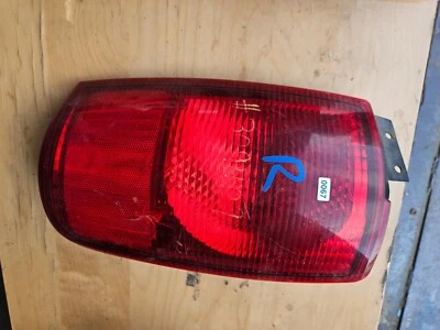 98-2000 LINCOLN NAVIGATOR TAILLIGHT R/S USED (67) Foto 1 de 2