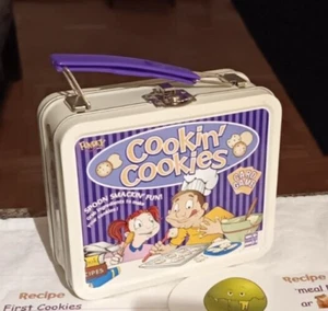 Cookin' Cookies Cucchiaio Smackin' Gioco di Carte Tin Fundex 2003 INCOMPLETO - Foto 1 di 3