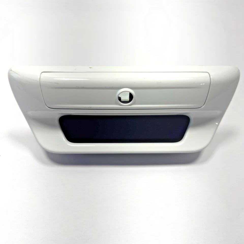 Jeep Cherokee 2014-2021 blanco moldura de liberación de manija de maletero trasero OEM 6EF99TRMAA Foto 1 de 4