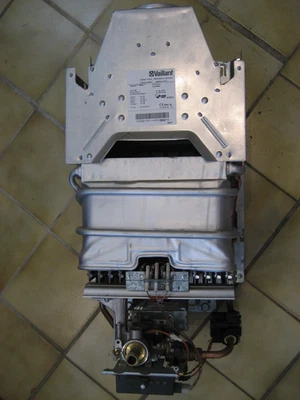 Vaillant Geyser AtmoMAG 11-0/0 GX H Gas-Durchlauferhitzer von 2009 - Bild 1 von 4