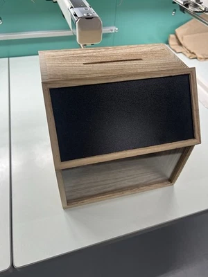 Caja con punta de madera/vidrio con cerradura de llave Foto 1 de 4