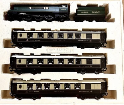 Hornby ‘The Golden Arrow’ Train Set. R2369. 00 Gauge Scale Model. - Image 1 of 3