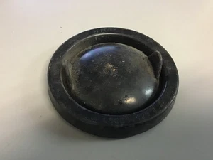 OEM 16-22 Chevrolet Silverado GMC Bombilla Tapa Trasera Tapa Sello Antipolvo - Imagen 1 de 2