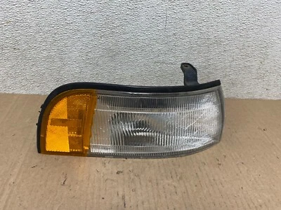 Nissan Máxima 1989 a 1994 pasajero derecho intermitente esquina J7929 DW Foto 1 de 4