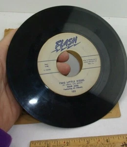 Four Aces Two Little Kisses Whose to Blame single 7" vinyl record VINTAGE VG - Imagen 1 de 2