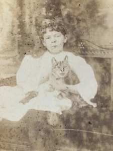 Antique Victorian Cabinet Photo Card Scary Cat Young Girl - Picture 1 of 6