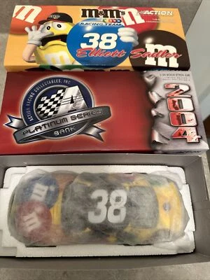 Acción NASCAR M&M's Racing Team Elliott Sadler 2004 Taurus 1:24 Banco 1 de 360 Foto 1 de 4