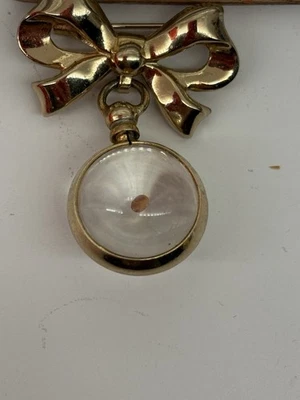 Broche Arco Pequeño Semilla Mostaza Lucita Tono Dorado Firmado Coro De Colección Foto 1 de 4