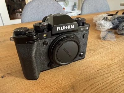 Fujifilm X-T5 40,2MP Spiegellose Systemkamera, schwarz, neuwertiger Zustand - Bild 1 von 4