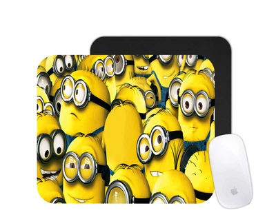 Alfombrilla de ratón Minion amarilla traviesa | Alfombrilla de escritorio villano de dibujos animados | Regalo personalizado Foto 1 de 4