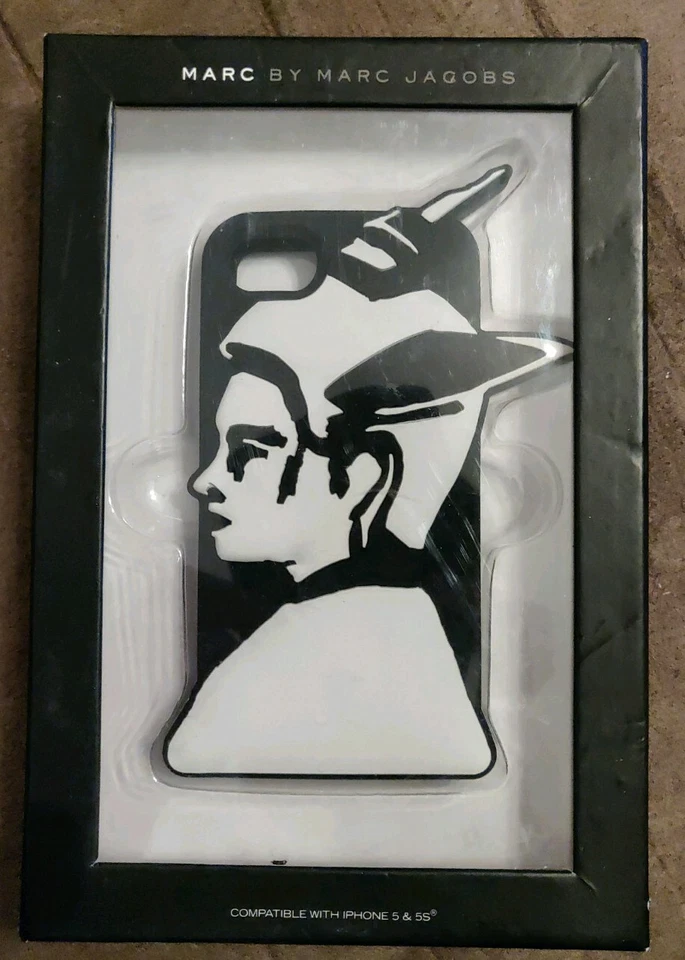 Funda de silicona para iPhone Marc By Marc Jacobs Bea Girl con casco se adapta a 5 y 5S Foto 1 de 2