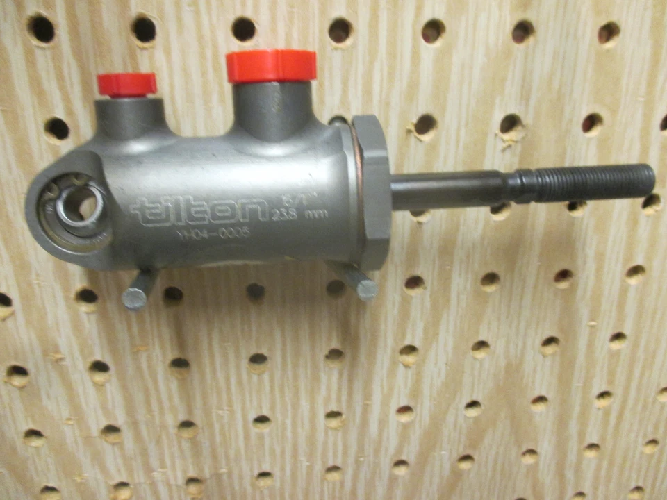 Used Tilton 77-937  Brake Master Cylinder 77 Series 15/16" Bore - Изображение 1 из 1