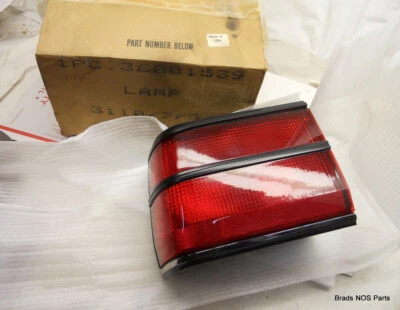 Nuevo de Lote Antiguo Mopar 1990-1992 Dodge Monaco CONJUNTO DE LÁMPARA TRASERA IZQUIERDA pn 36001539 Foto 1 de 4