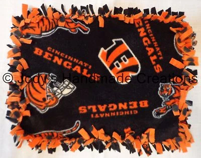 MANTA DE SEGURIDAD ATADA DE LANA PARA BEBÉ/MASCOTA HECHA A MANO - CINCINNATI BENGLES 12 X 16 Foto 1 de 2