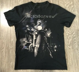 Marc Ecko Cut & Sew Woman Biker Grafik T-Shirt Medium Gebraucht - Bild 1 von 9