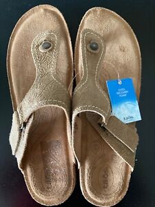 New Womens TaosWestern  Worked Suede Thong Sandal w/Brass Trim, Tan 10/10.5 41