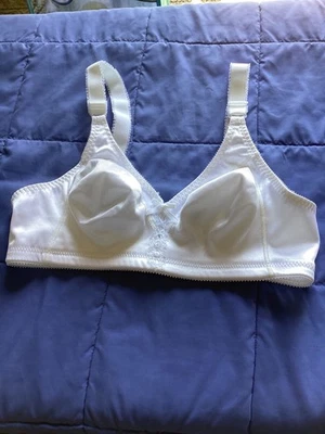 Bali 3820 Superb All Around Support Wire Free Bra 36B White NWOT - Image 1 of 3