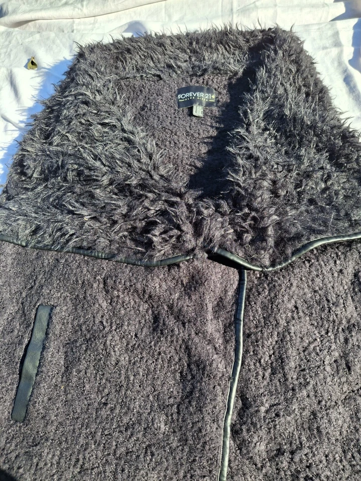 Chaleco negro Forever 21 Outerwear talla 2x 3x piel falsa Foto 1 de 4