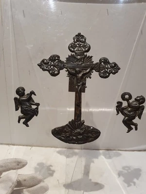 Antico crocifisso in argento - Immagine 1 di 4