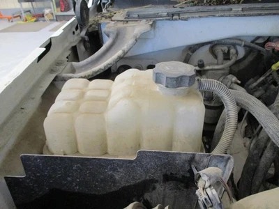 Used Engine Coolant Reservoir fits: 2006 Chevrolet Silverado 1500 pickup classic Foto 1 de 4