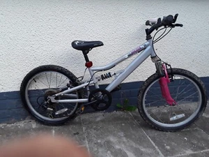 Girls Mountain Bike Silver and pink - Picture 1 of 3