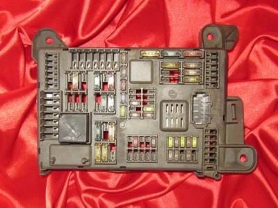 BMW E70 E71 E72 X5 X6 SERIE MALETERO TRASERO FUSIBLE CAJA DISTRIBUCIÓN POTENCIA 6931687 Foto 1 de 4