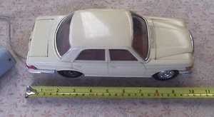 Coche de juguete vintage Mercedes Benz 450-SE con control remoto atado (Rico) 10 pulgadas - Imagen 1 de 11