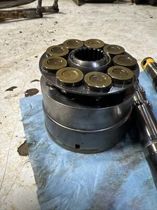 Cub Cadet IH SU-3103136 hydrostatic  block cylinder  Narrow Wide Frame - Picture 1 of 2