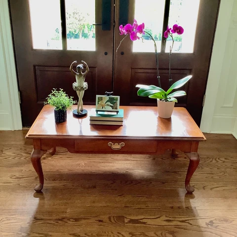 Vintage HENKEL HARRIS 1969  MCM Queen Anne Mahogany Coffee Table with Drawer Cover