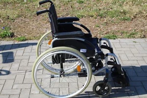 Rollstuhl Invacare Action 2 NG Faltrollstuhl Rollstuhl Bis 125kg SB:42cm - Bild 1 von 4