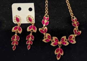 Joyería Vintage Collar con Juego de Pendientes a Juego - Tono Dorado - ROJO - Imagen 1 de 10
