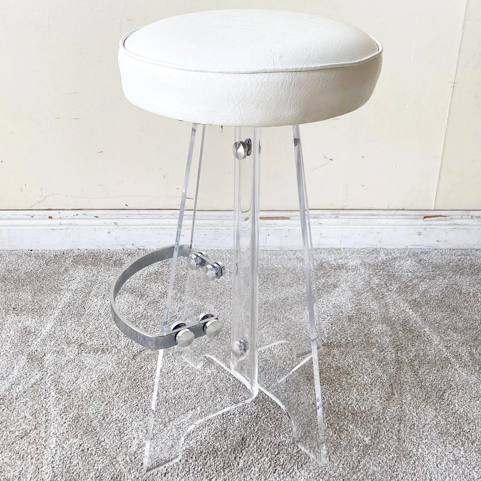 Taburete de bar moderno Mid-Century Lucite y cromado Foto 1 de 4