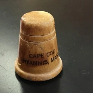 Collectible Antique CAPE COD HYANNIS, MASS. porcelain THIMBLE - Picture 1 of 2