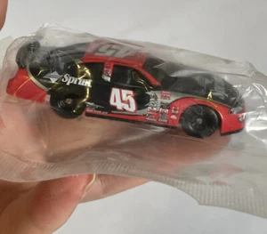 New General Mills Sprint #45 Kyle Petty NASCAR 1/64 Scale Diecast Dodge Intrepid - Picture 1 of 5
