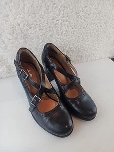 Clarks CIERA DUSK Black Wing Tip Heels, Size 6 - Picture 1 of 7